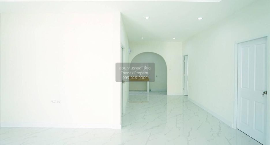 Casa en venta de 3 habitaciones en Phra Khanong, Bangkok