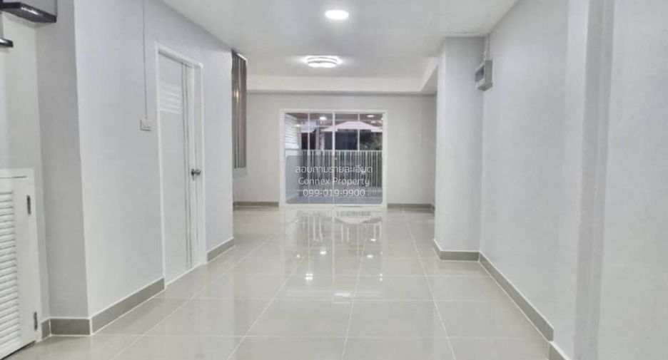 Casa adosada en venta de 3 habitaciones en Bang Yai, Nonthaburi