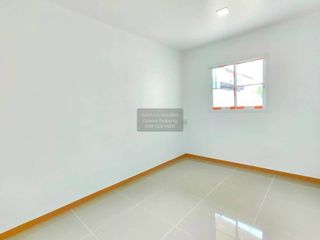 À vendre 3 chambres maison de ville à Krathum Baen, Samut Sakhon