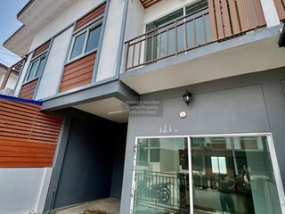 À vendre 3 chambres maison de ville à Krathum Baen, Samut Sakhon