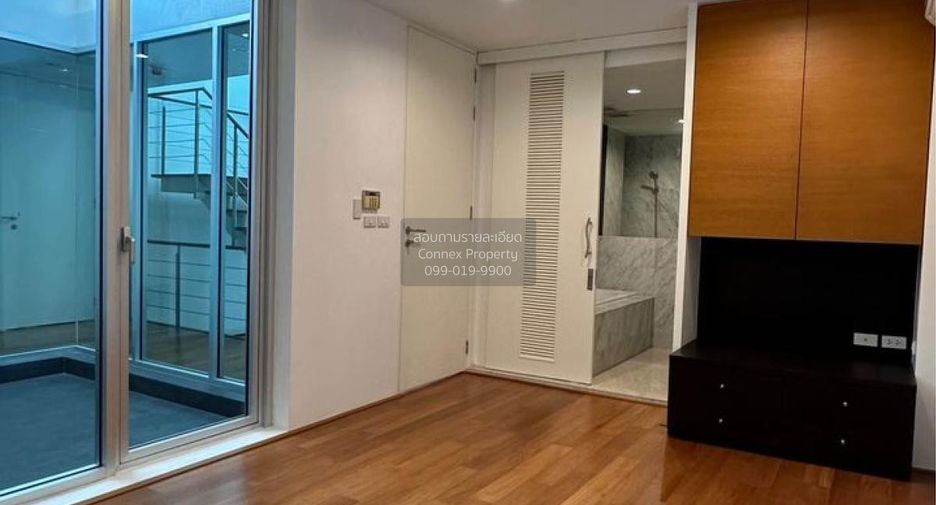 For sale 3 bedrooms townhouse in Yan Nawa, Bangkok