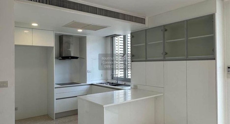 For sale 3 bedrooms townhouse in Yan Nawa, Bangkok