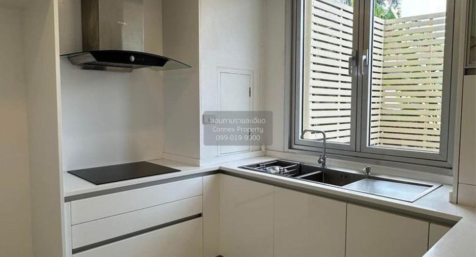 For sale 3 bedrooms townhouse in Yan Nawa, Bangkok