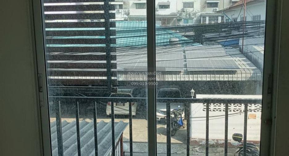 Casa adosada en venta de 6 habitaciones en Bang Kapi, Bangkok