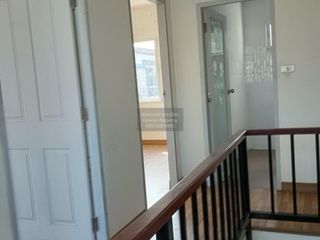 Casa adosada en venta de 6 habitaciones en Bang Kapi, Bangkok