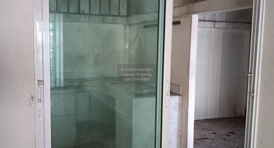 Casa adosada en venta de 6 habitaciones en Bang Kapi, Bangkok