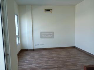 Casa adosada en venta de 6 habitaciones en Bang Kapi, Bangkok