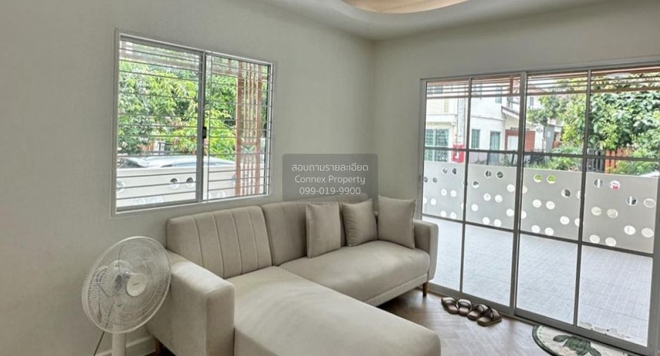 Casa adosada en venta de 3 habitaciones en Min Buri, Bangkok