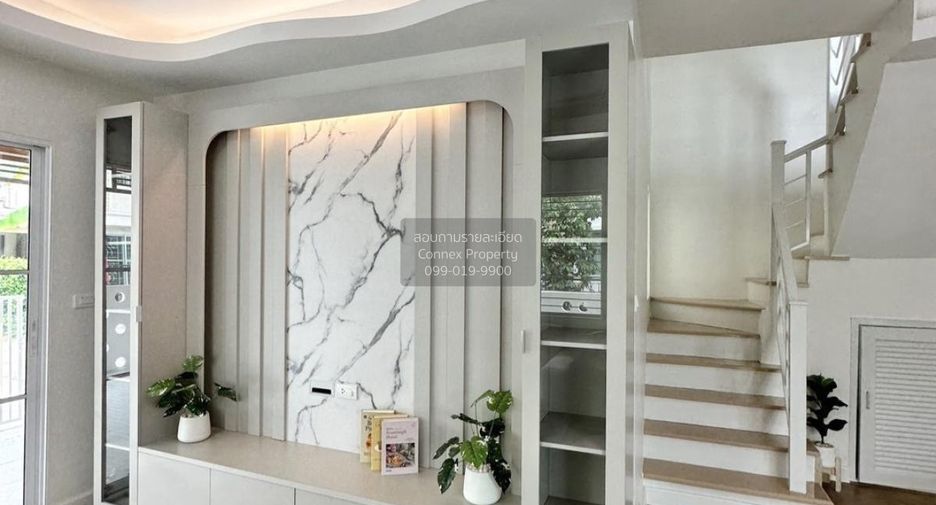 Casa adosada en venta de 3 habitaciones en Min Buri, Bangkok