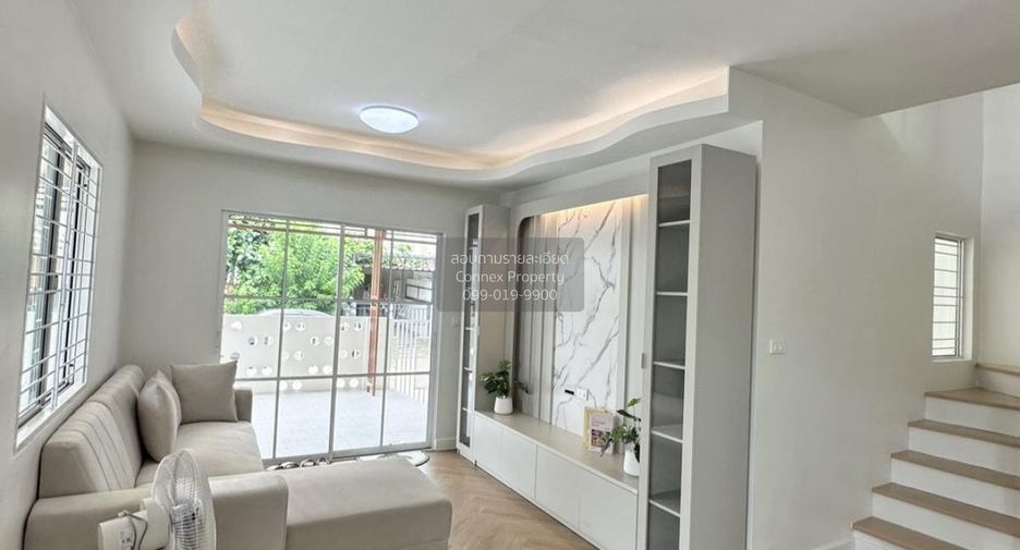 Casa adosada en venta de 3 habitaciones en Min Buri, Bangkok