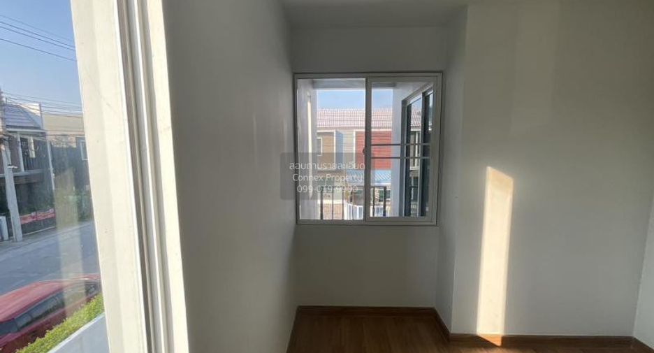 For sale 3 bedrooms townhouse in Sai Noi, Nonthaburi