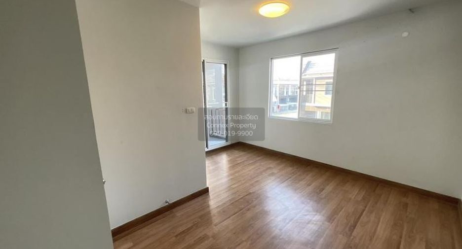 For sale 3 bedrooms townhouse in Sai Noi, Nonthaburi