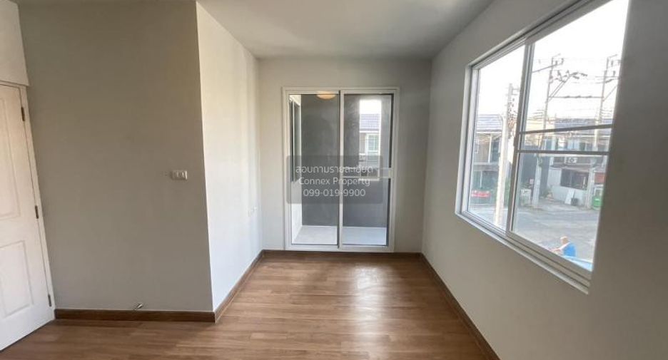 For sale 3 bedrooms townhouse in Sai Noi, Nonthaburi