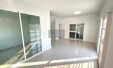 For sale 3 bedrooms townhouse in Sai Noi, Nonthaburi