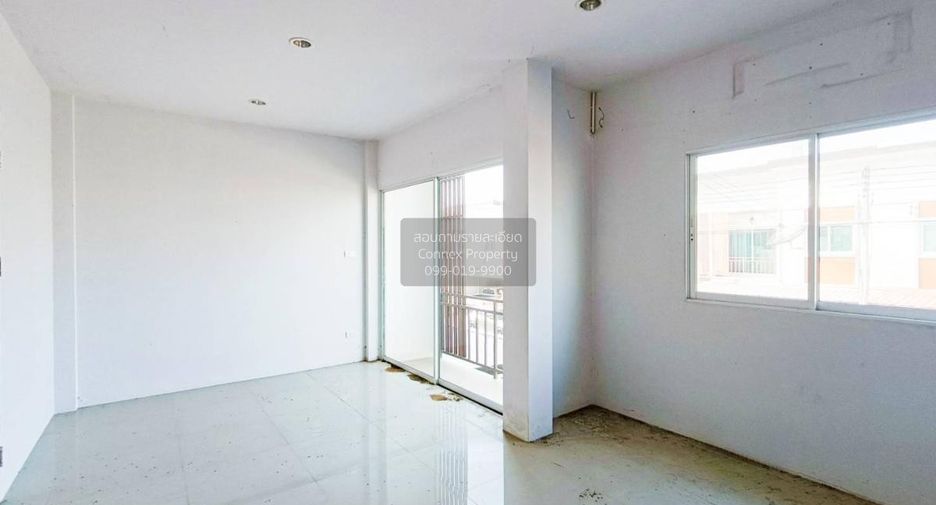 Reihenhaus zum Kauf mit 4 Zimmer in Krathum Baen, Samut Sakhon