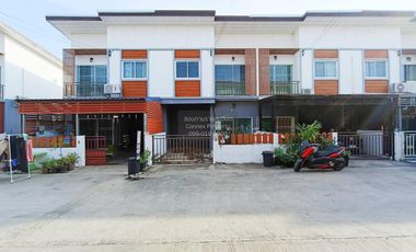 Reihenhaus zum Kauf mit 4 Zimmer in Krathum Baen, Samut Sakhon