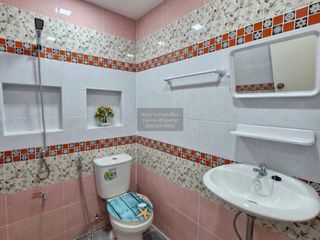 Casa adosada en venta de 3 habitaciones en Min Buri, Bangkok