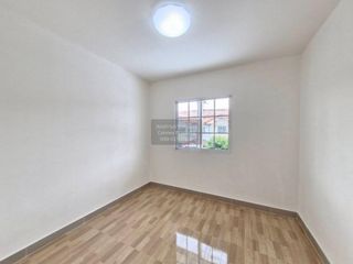 Casa adosada en venta de 3 habitaciones en Min Buri, Bangkok