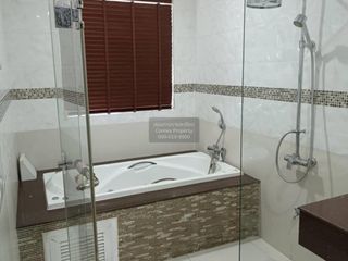 Haus zum Kauf mit 4 Zimmer in Thung Khru, Bangkok