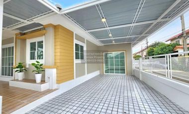Casa adosada en venta de 3 habitaciones en Bang Yai, Nonthaburi