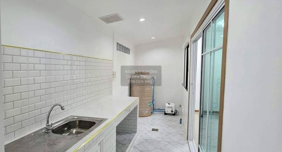 Casa adosada en venta de 3 habitaciones en Bang Yai, Nonthaburi