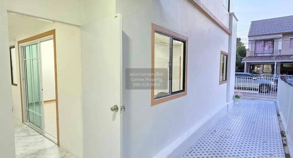 Casa adosada en venta de 3 habitaciones en Bang Yai, Nonthaburi
