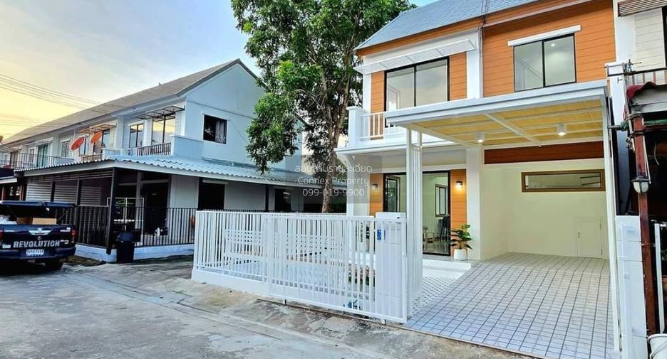 Casa adosada en venta de 3 habitaciones en Bang Yai, Nonthaburi
