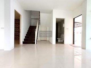 Casa en venta de 3 habitaciones en Bang Khen, Bangkok