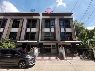 Casa adosada en venta de 3 habitaciones en Phasi Charoen, Bangkok