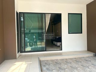 Casa adosada en venta de 3 habitaciones en Phasi Charoen, Bangkok