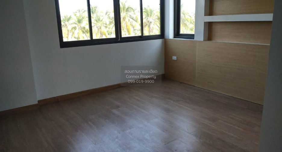 Casa en venta de 3 habitaciones en Sam Phran, Nakhon Pathom