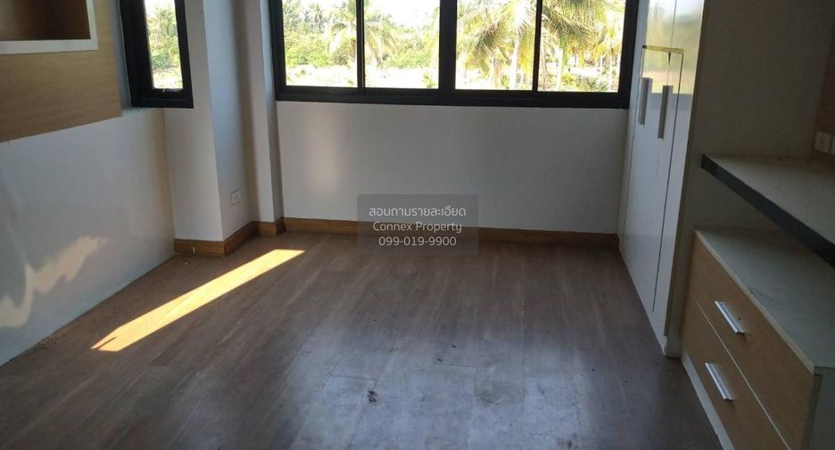 Casa en venta de 3 habitaciones en Sam Phran, Nakhon Pathom