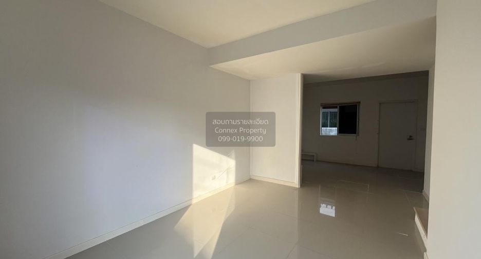For sale 3 bedrooms townhouse in Bang Sao Thong, Samut Prakan