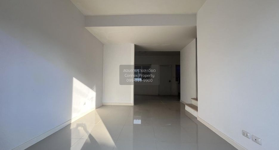 For sale 3 bedrooms townhouse in Bang Sao Thong, Samut Prakan
