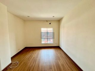 Casa adosada en venta de 4 habitaciones en Mueang Samut Sakhon, Samut Sakhon