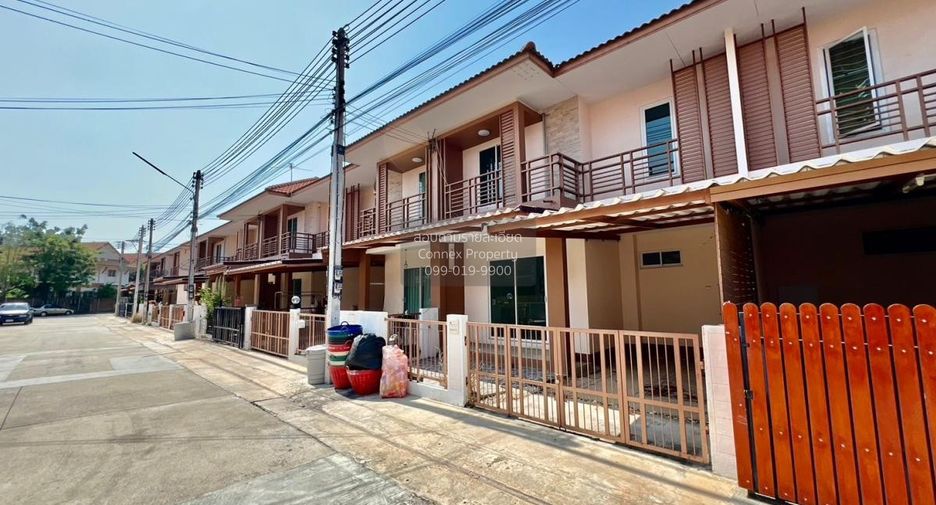 Продажа 4 спальни таунхаус в Mueang Samut Sakhon, Самутсакхон