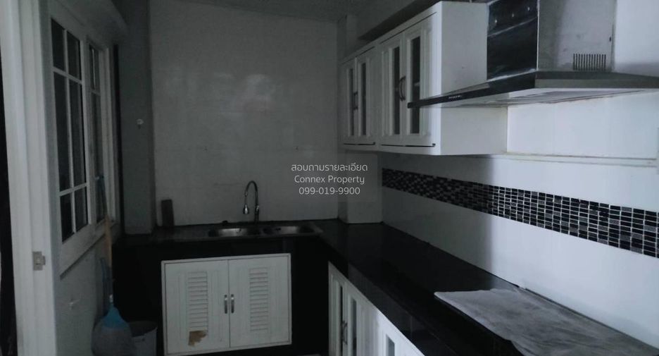 À vendre 4 chambres maison de ville à Bang Kruai, Nonthaburi