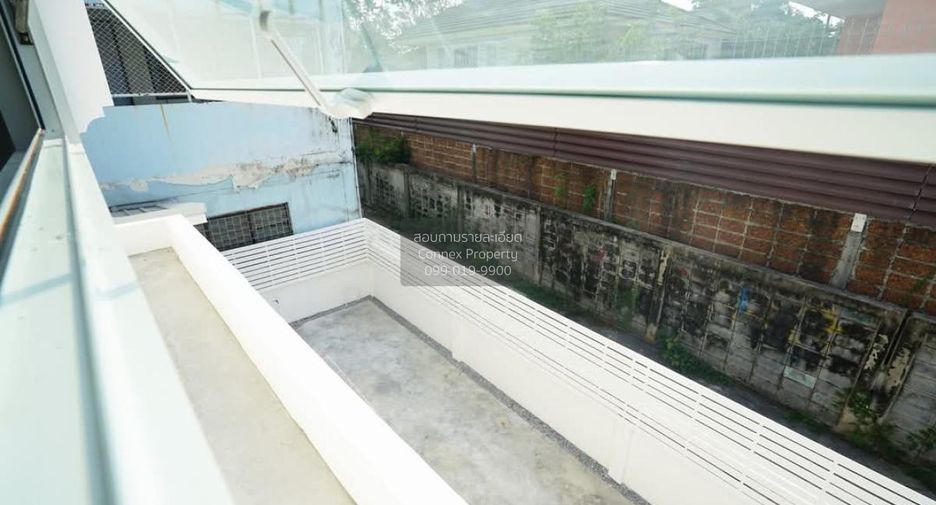 For sale 4 bedrooms townhouse in Nong Khaem, Bangkok