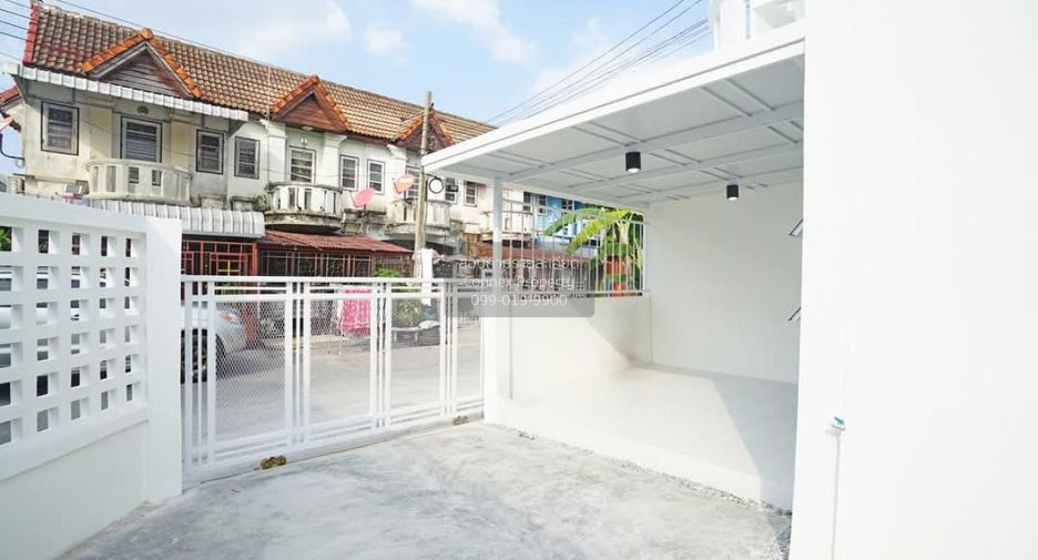 For sale 4 bedrooms townhouse in Nong Khaem, Bangkok