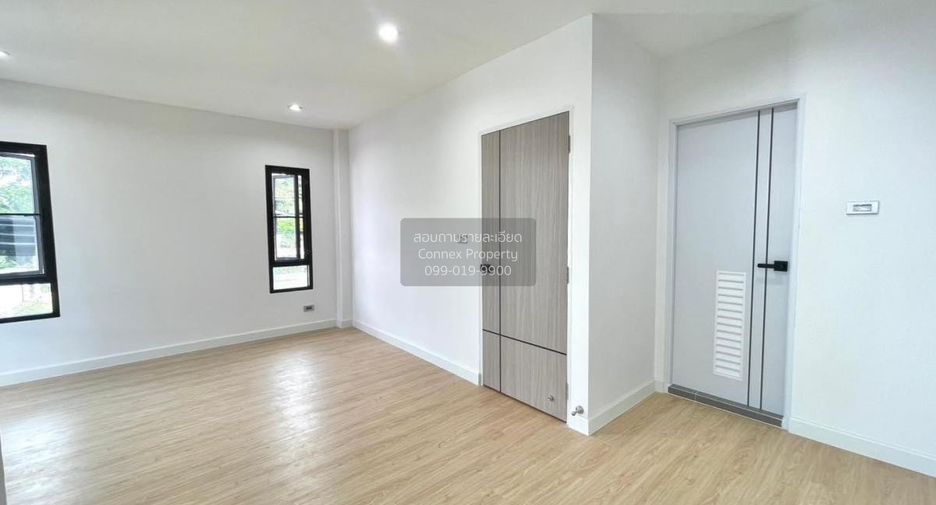 Casa adosada en venta de 4 habitaciones en Phra Khanong, Bangkok