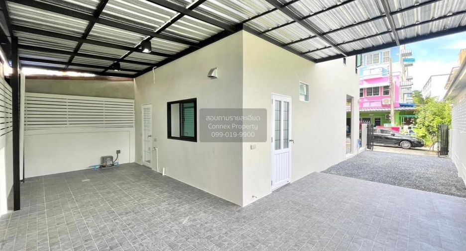 Casa adosada en venta de 4 habitaciones en Phra Khanong, Bangkok