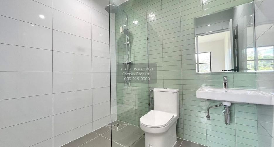 Casa adosada en venta de 4 habitaciones en Phra Khanong, Bangkok