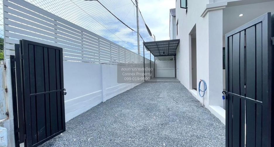 Casa adosada en venta de 4 habitaciones en Phra Khanong, Bangkok