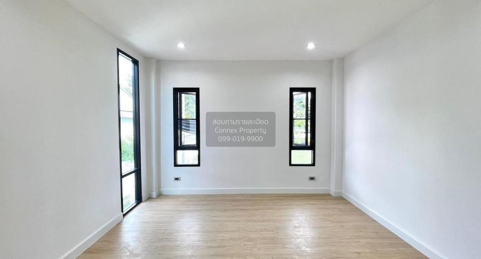 Casa adosada en venta de 4 habitaciones en Phra Khanong, Bangkok