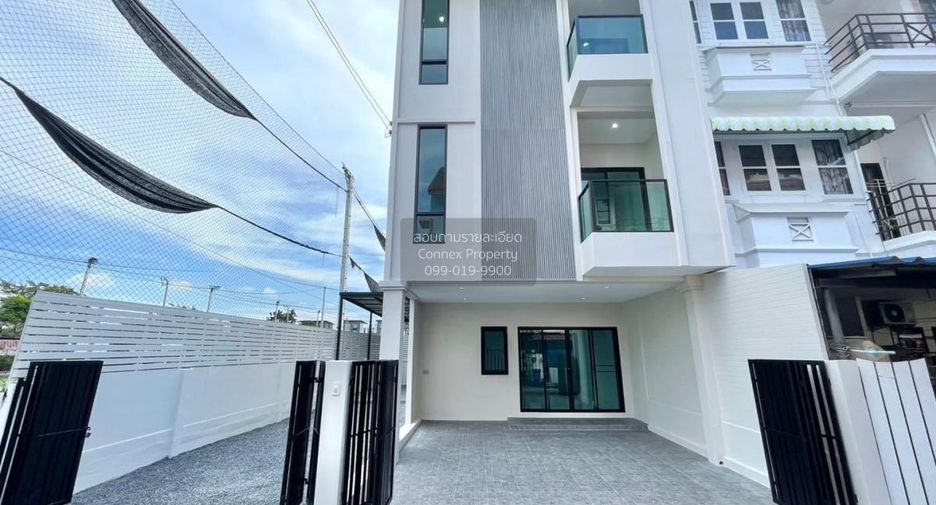 Casa adosada en venta de 4 habitaciones en Phra Khanong, Bangkok