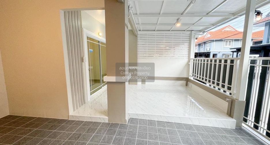 Casa adosada en venta de 3 habitaciones en Bang Yai, Nonthaburi
