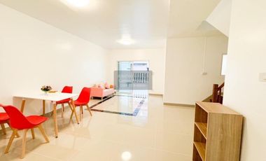 Casa adosada en venta de 3 habitaciones en Bang Yai, Nonthaburi