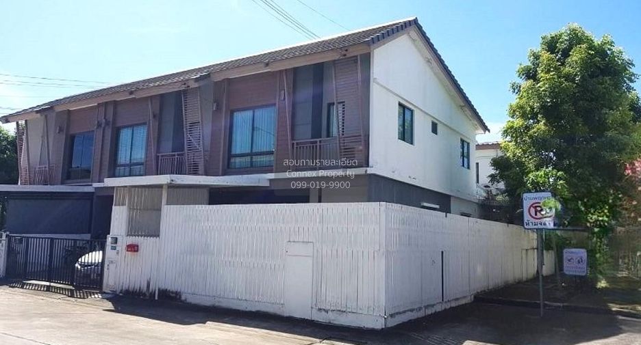 Casa adosada en venta de 3 habitaciones en Bang Sao Thong, Samut Prakan