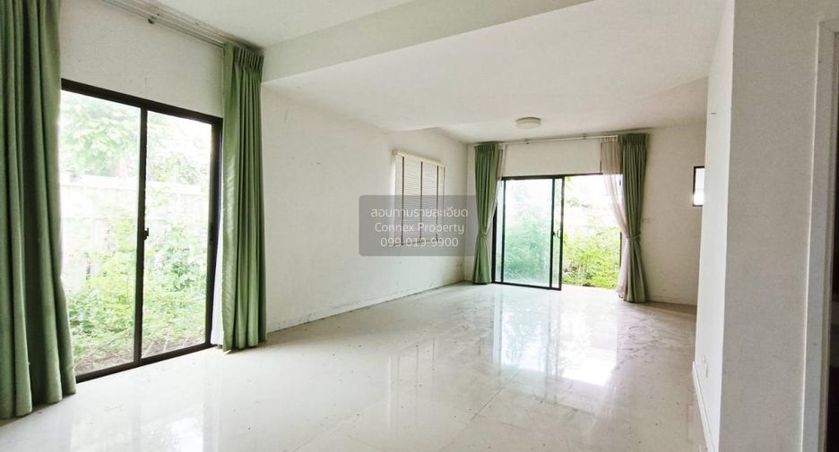Casa adosada en venta de 3 habitaciones en Bang Sao Thong, Samut Prakan