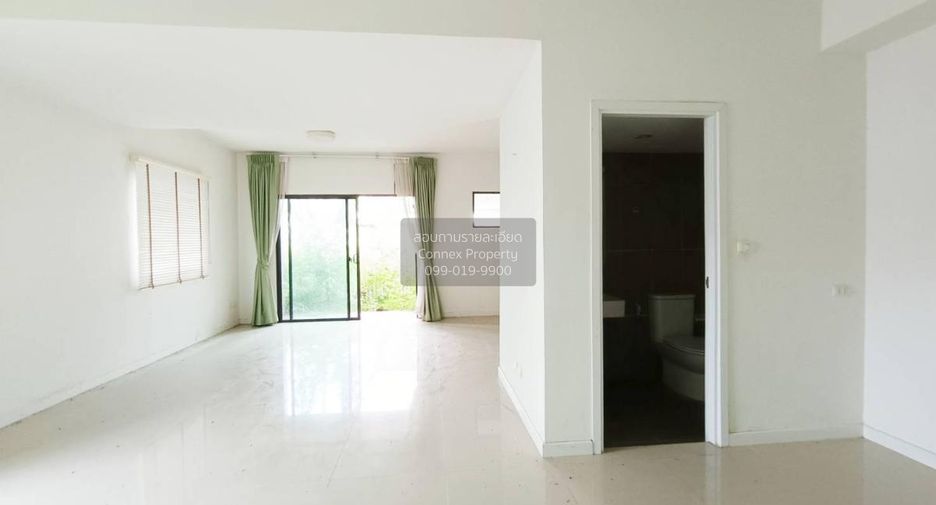 Casa adosada en venta de 3 habitaciones en Bang Sao Thong, Samut Prakan